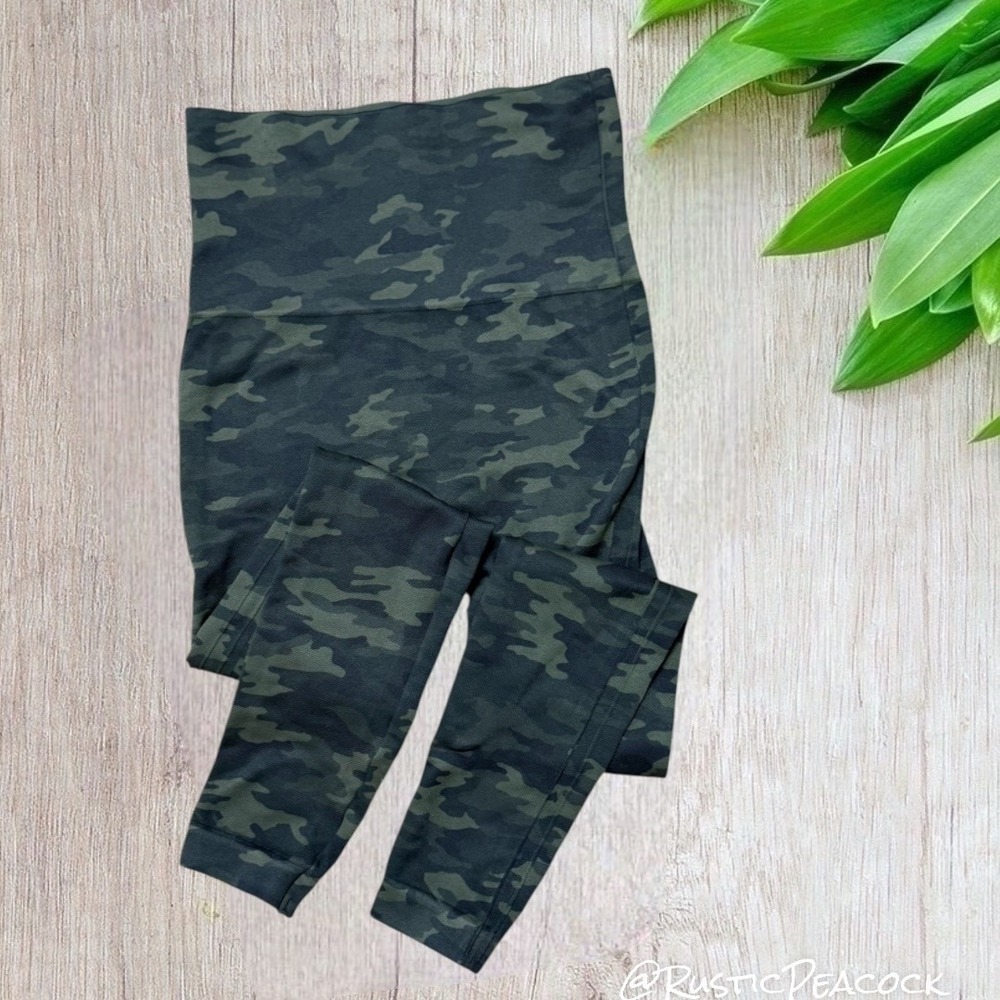 Spanx Leggings Women's Small Green Camo Pull On Stretch Ankle Gym Workout
